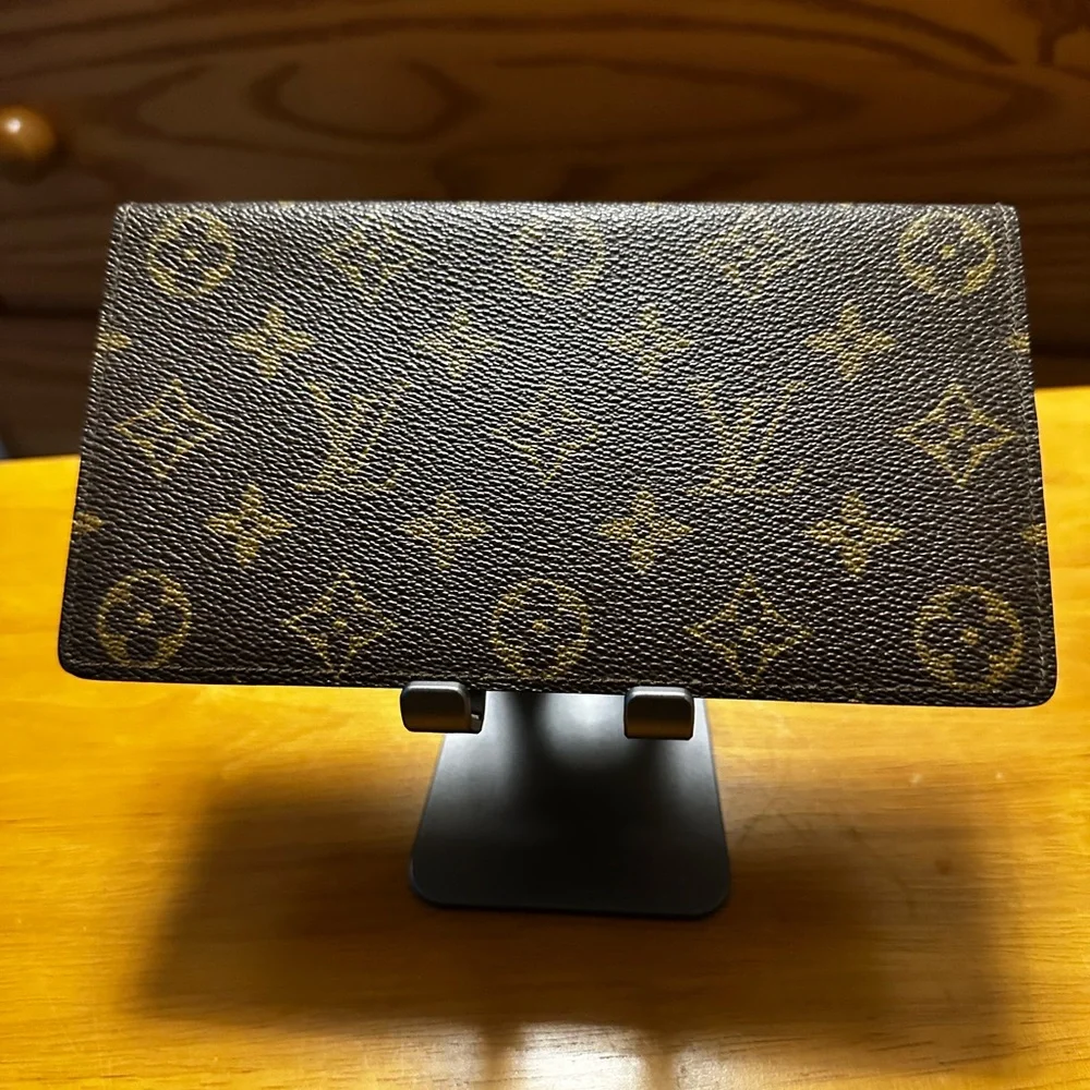 Louis Vuitton Brown Monogram Long Foldover Wallet in Like New Condition - Picture 2 of 10